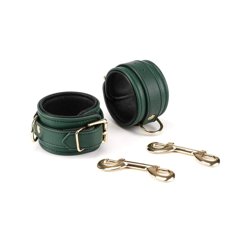 MOSSY LEATHER COLLAR TO WRIST CUFFS